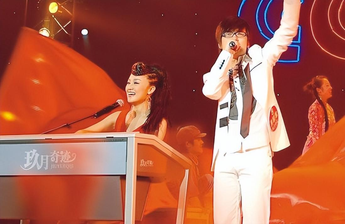 乐鱼体育-玖月奇迹离婚7年，王小玮近况曝光，43岁无婚无育，发福显老