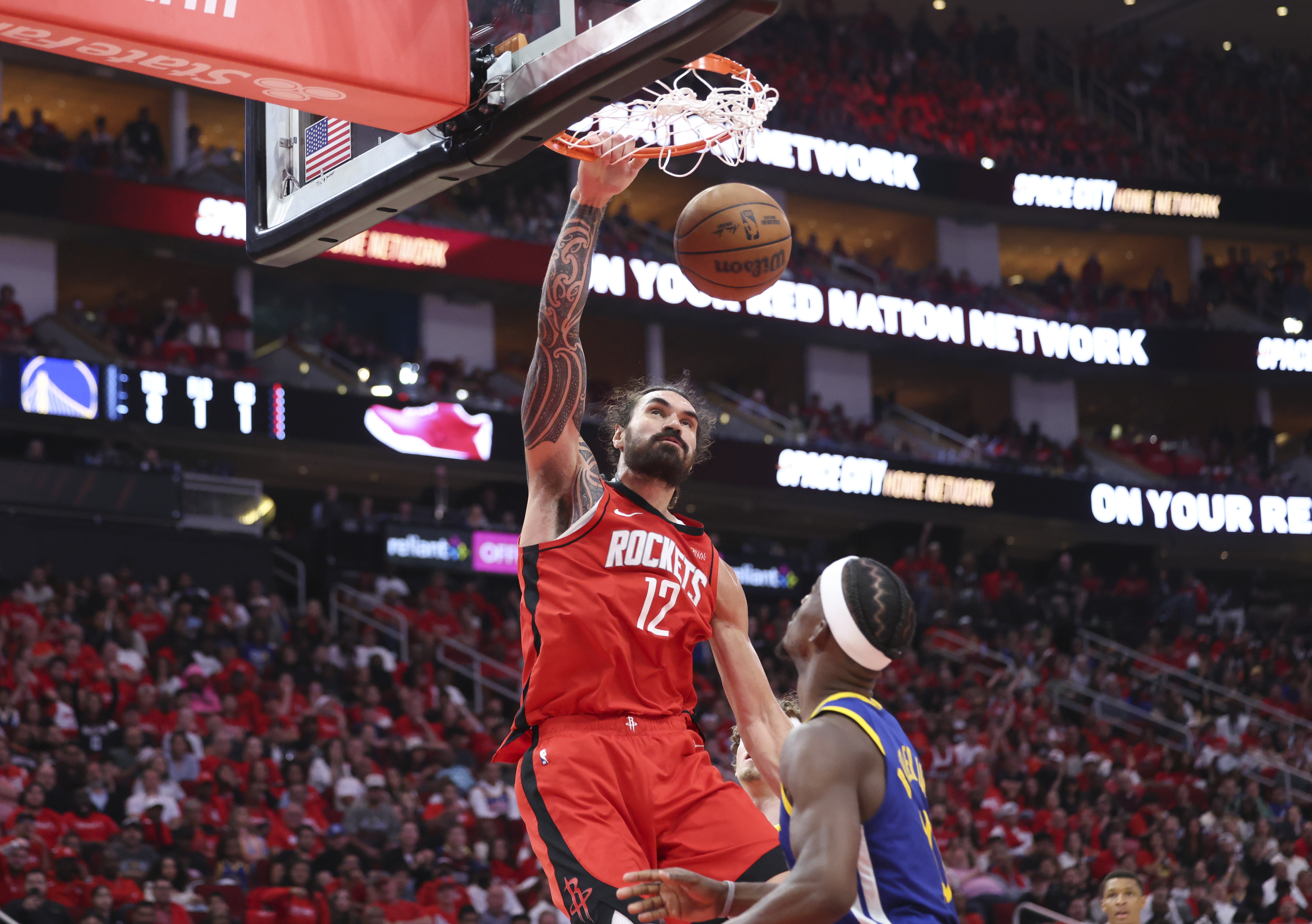 乐鱼app-亚当斯:不认为自己是NBA最壮的人 裁判这么想导致我被撞了也不吹